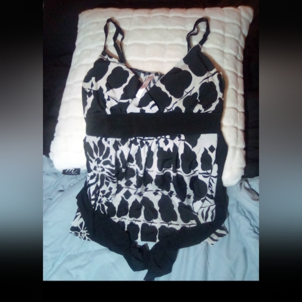 Black and White Floral Top